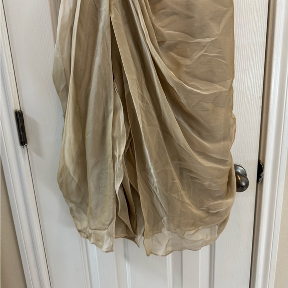 Elegant Strapless Beige Dress with Brooch size 10 - Picture 3 of 9